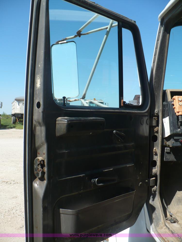 image for item A4870 1995 International 4900 dump truck with boom