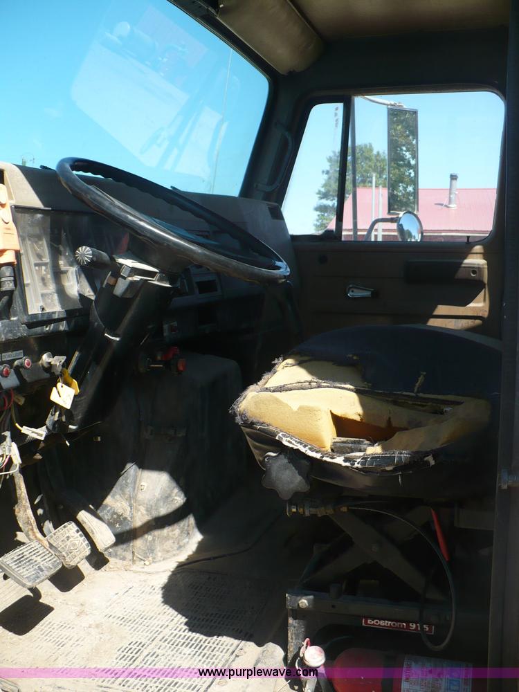 image for item A4870 1995 International 4900 dump truck with boom