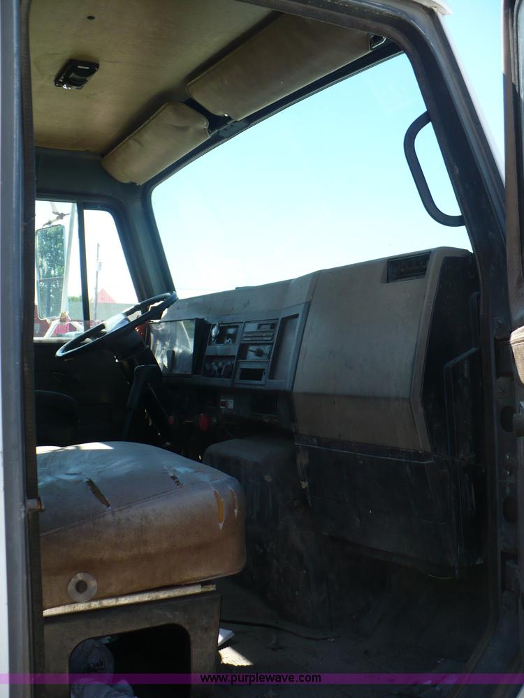 image for item A4870 1995 International 4900 dump truck with boom