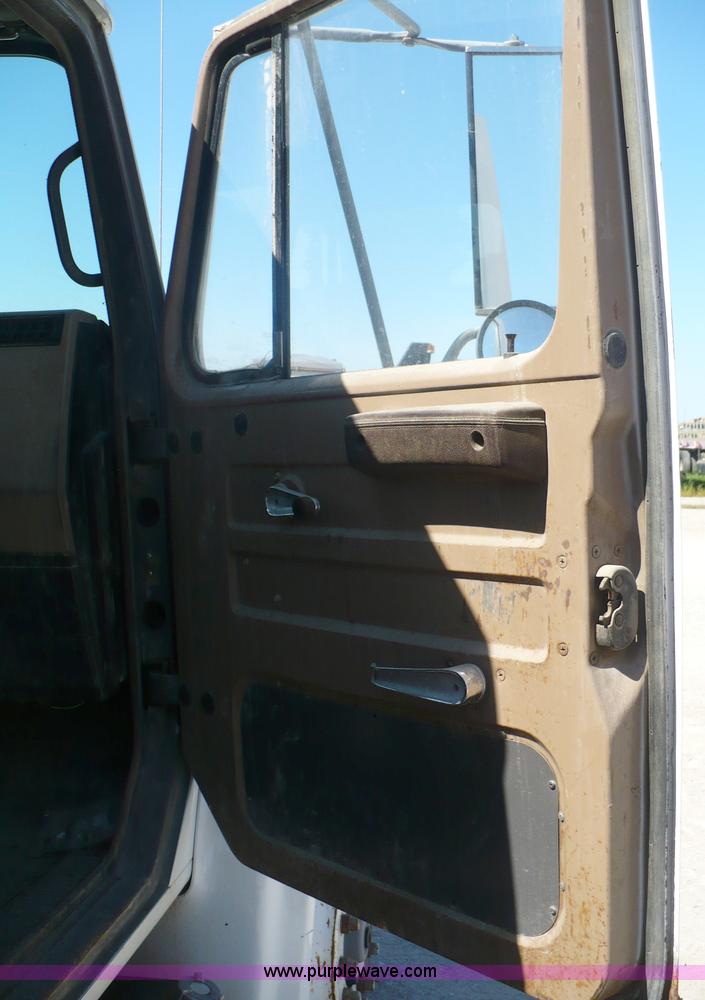 image for item A4870 1995 International 4900 dump truck with boom