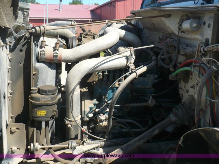 image for item A4870 1995 International 4900 dump truck with boom