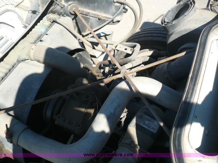 image for item A4870 1995 International 4900 dump truck with boom