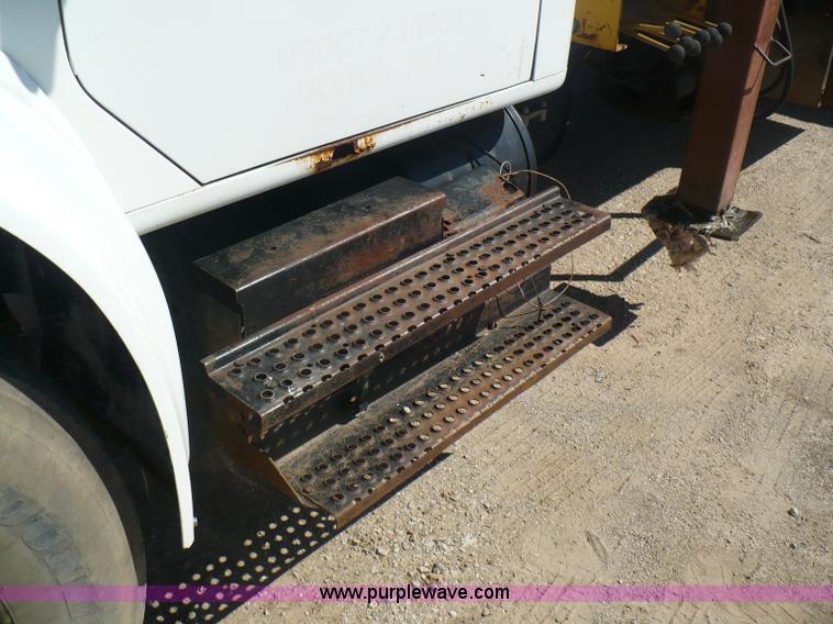 image for item A4870 1995 International 4900 dump truck with boom