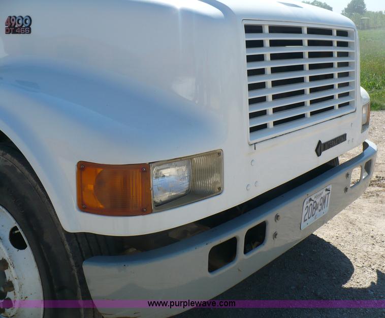 image for item A4870 1995 International 4900 dump truck with boom