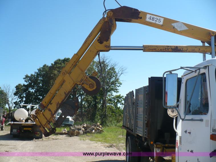 image for item A4870 1995 International 4900 dump truck with boom