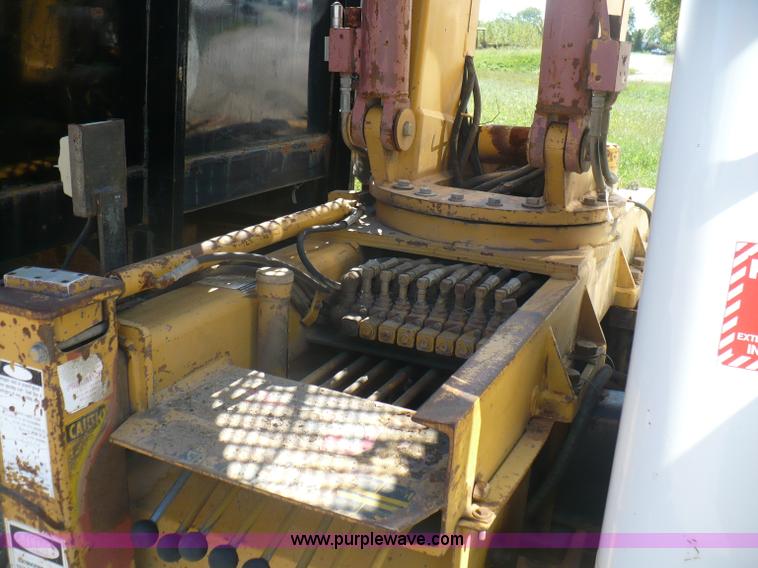 image for item A4870 1995 International 4900 dump truck with boom