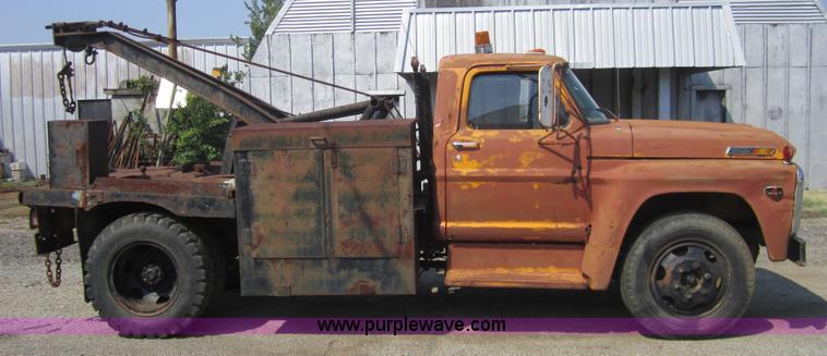 image for item C5004 1969 Ford F600 winch truck