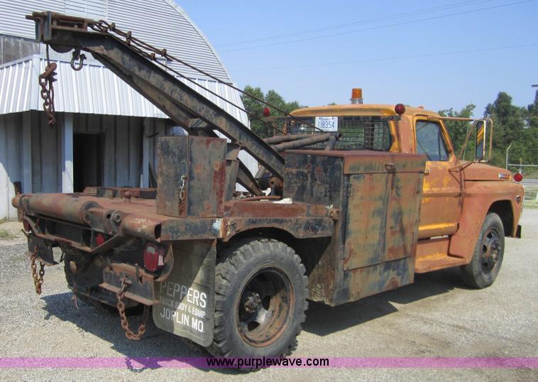 image for item C5004 1969 Ford F600 winch truck