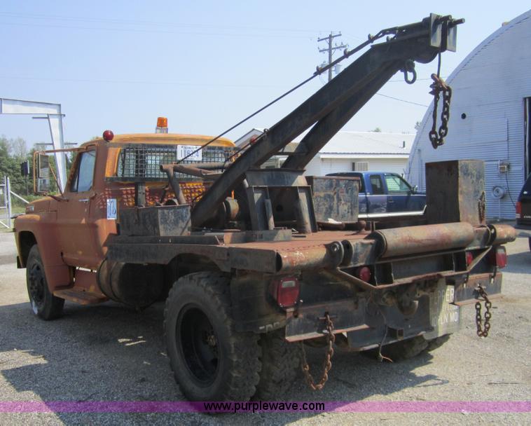 image for item C5004 1969 Ford F600 winch truck