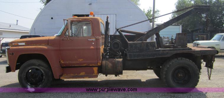 image for item C5004 1969 Ford F600 winch truck