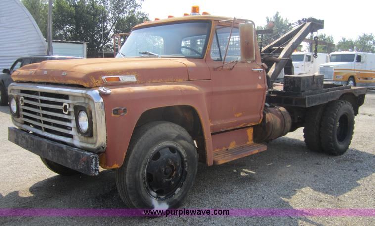 image for item C5004 1969 Ford F600 winch truck
