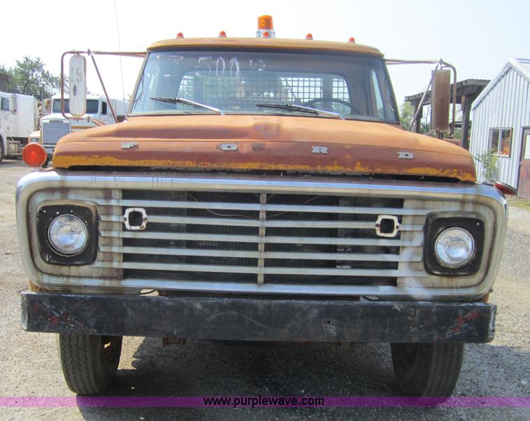 image for item C5004 1969 Ford F600 winch truck