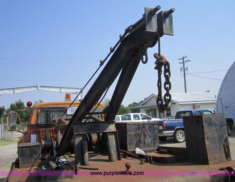 image for item C5004 1969 Ford F600 winch truck