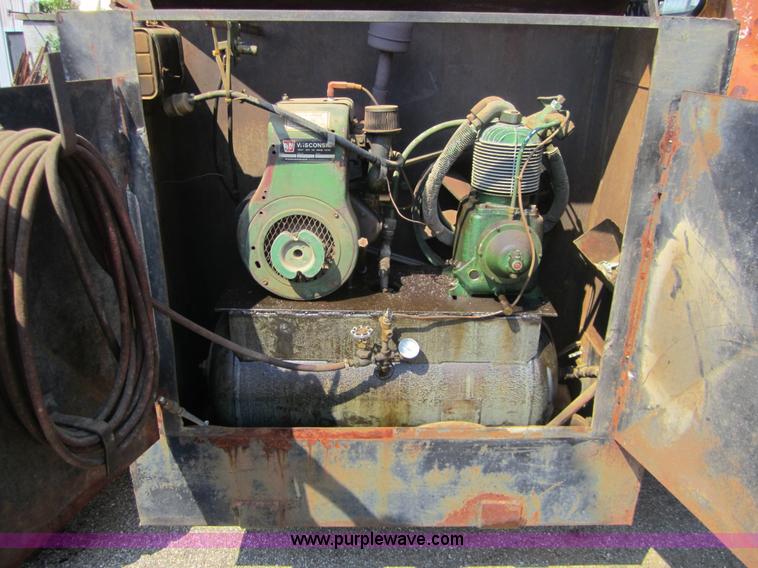 image for item C5004 1969 Ford F600 winch truck