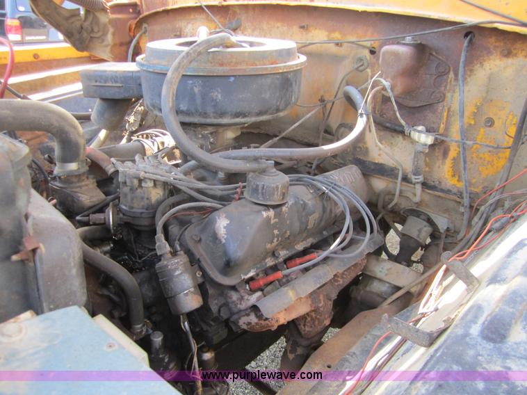 image for item C5004 1969 Ford F600 winch truck