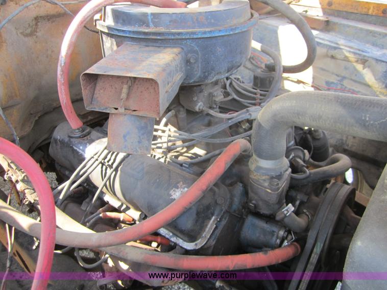 image for item C5004 1969 Ford F600 winch truck