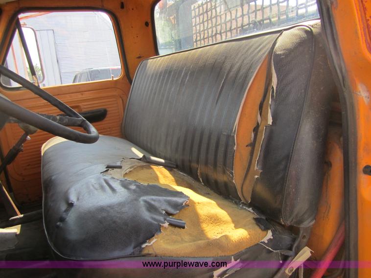 image for item C5004 1969 Ford F600 winch truck