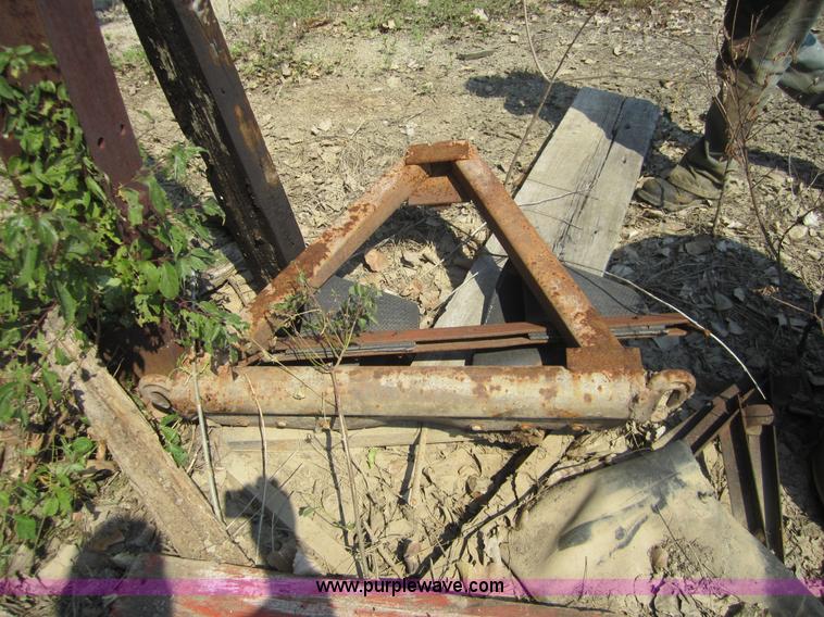 image for item C5004 1969 Ford F600 winch truck