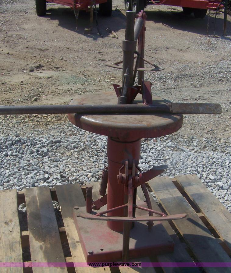 image for item C9377 Manual tire changer