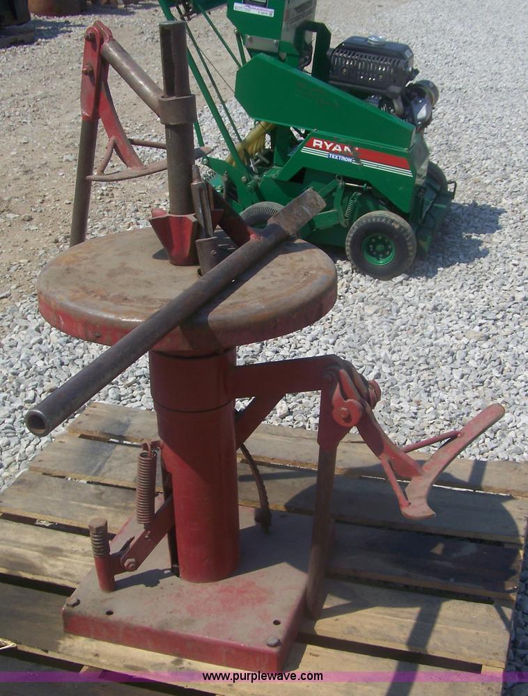 image for item C9377 Manual tire changer