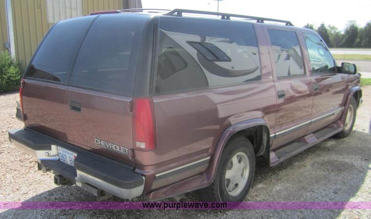 image for item C9808 1997 Chevrolet Suburban C1500 SUV