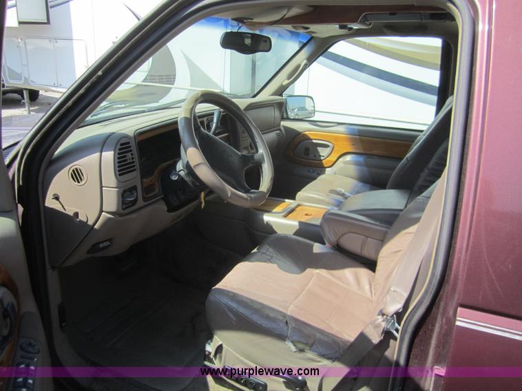 image for item C9808 1997 Chevrolet Suburban C1500 SUV
