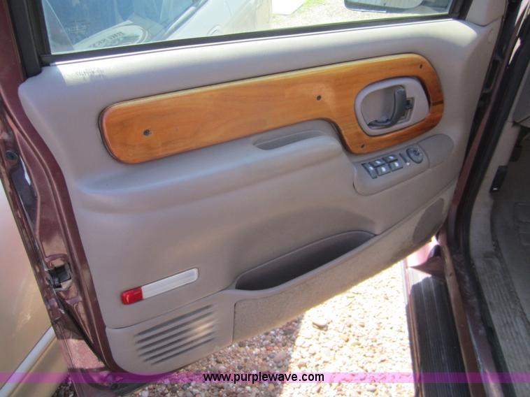 image for item C9808 1997 Chevrolet Suburban C1500 SUV