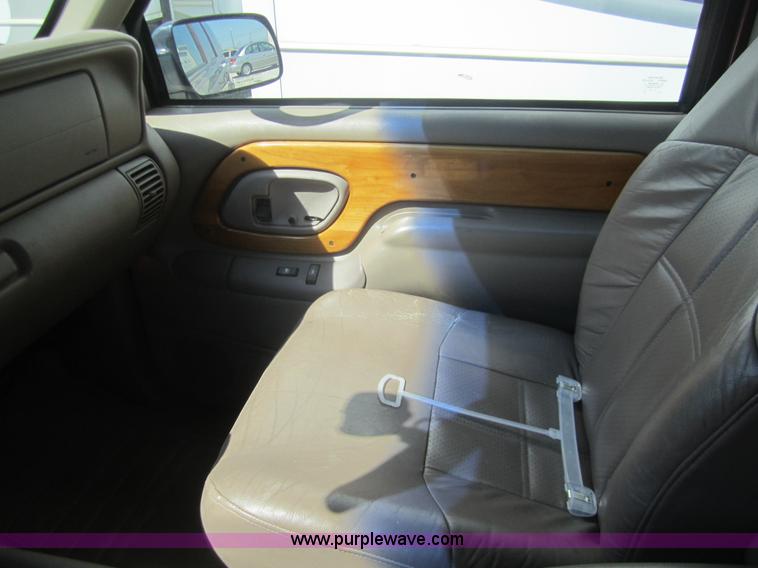 image for item C9808 1997 Chevrolet Suburban C1500 SUV