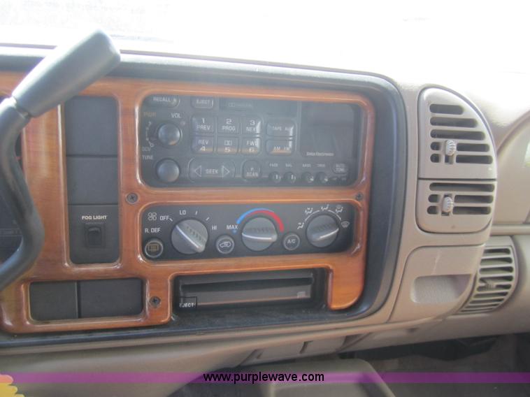 image for item C9808 1997 Chevrolet Suburban C1500 SUV