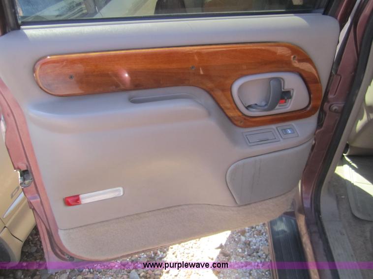 image for item C9808 1997 Chevrolet Suburban C1500 SUV