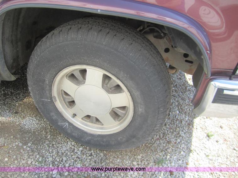 image for item C9808 1997 Chevrolet Suburban C1500 SUV