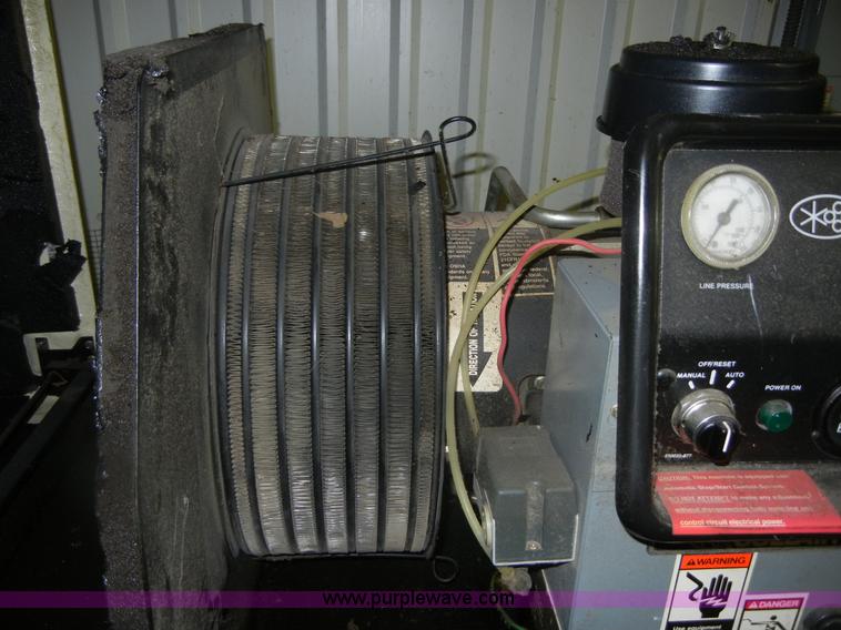 image for item D9729 1998 Sullair ES-6 air compressor