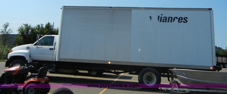image for item D9797 2000 GMC C6500 box truck