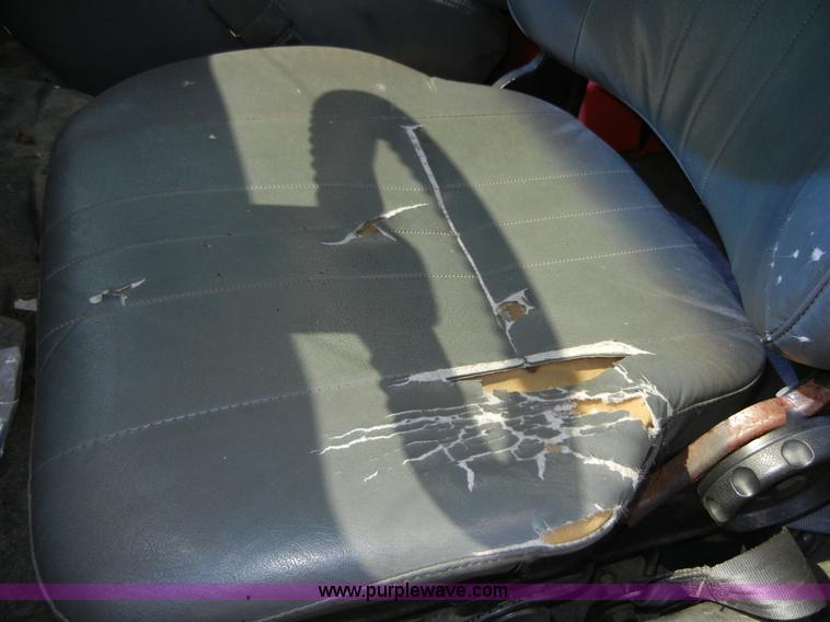 image for item D9797 2000 GMC C6500 box truck