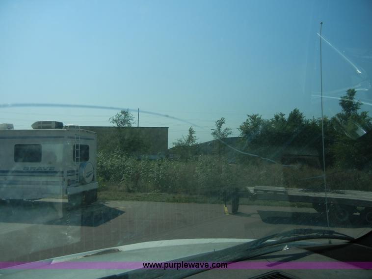 image for item D9797 2000 GMC C6500 box truck