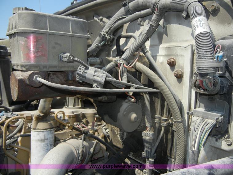 image for item D9797 2000 GMC C6500 box truck