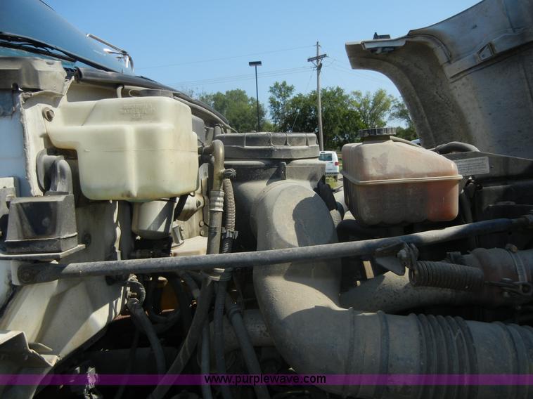 image for item D9797 2000 GMC C6500 box truck