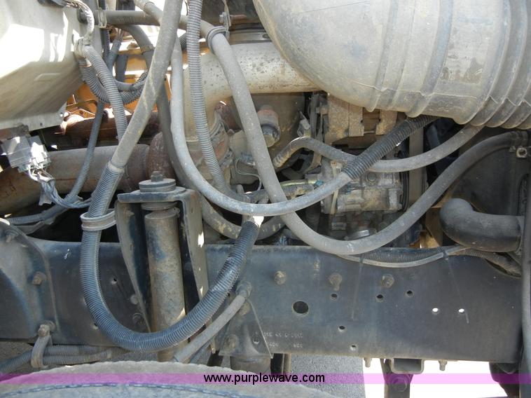 image for item D9797 2000 GMC C6500 box truck