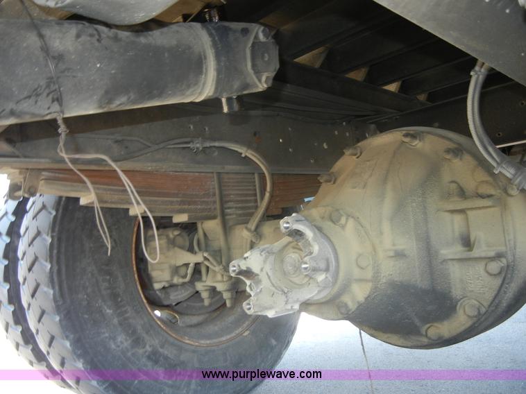 image for item D9797 2000 GMC C6500 box truck