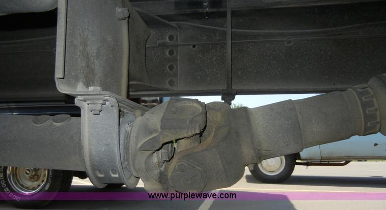 image for item D9797 2000 GMC C6500 box truck