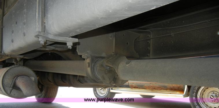 image for item D9797 2000 GMC C6500 box truck