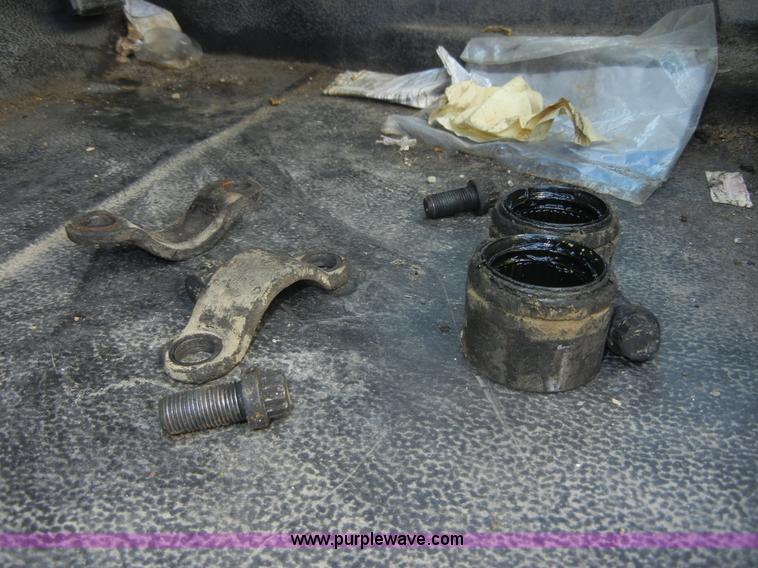 image for item D9797 2000 GMC C6500 box truck