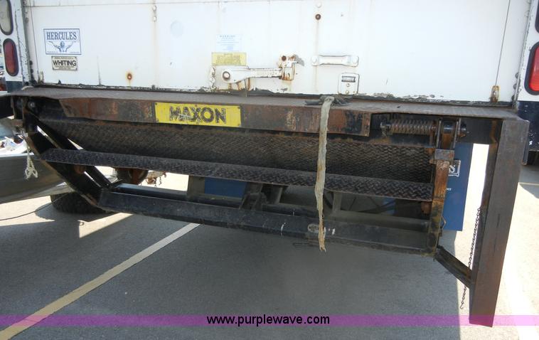 image for item D9797 2000 GMC C6500 box truck