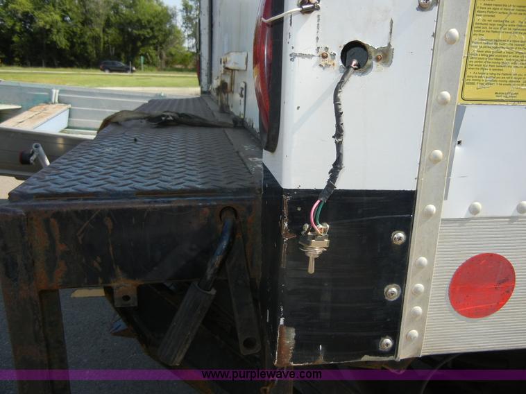 image for item D9797 2000 GMC C6500 box truck