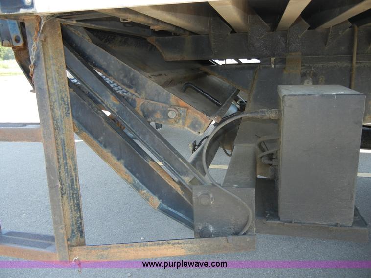 image for item D9797 2000 GMC C6500 box truck