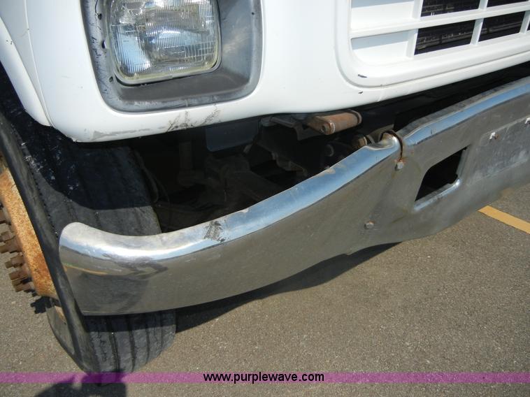 image for item D9797 2000 GMC C6500 box truck