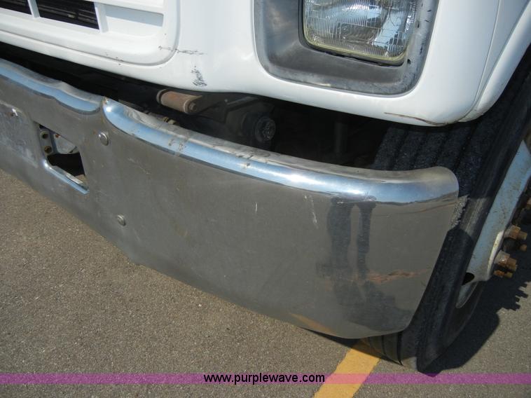 image for item D9797 2000 GMC C6500 box truck