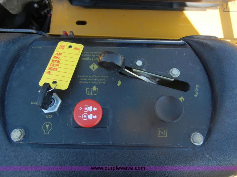 image for item D9893 2004 Hustler 2 ZTR mower