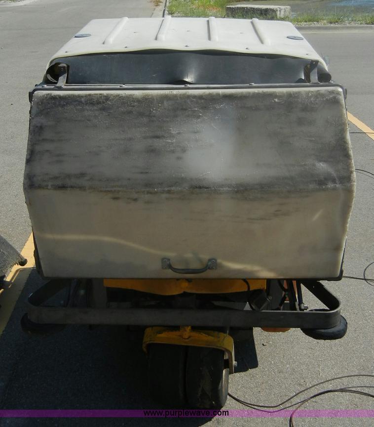 image for item D9894 2000 Walker MTGHS ZTR mower