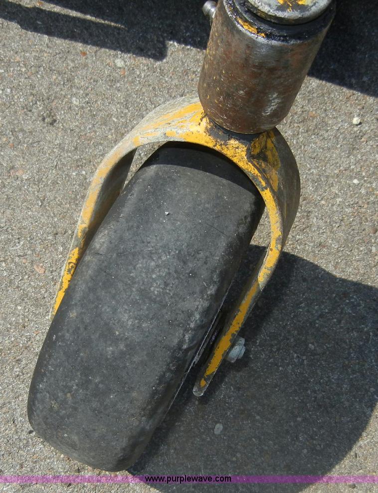 image for item D9894 2000 Walker MTGHS ZTR mower